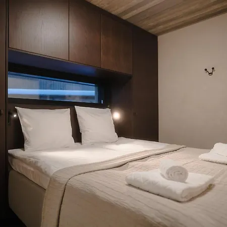 North Horizon 16d By Hilla *